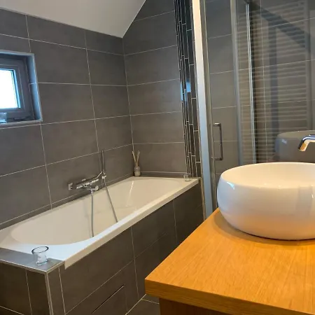 With Private Bathroom In A Remodeled House In The Center Of *