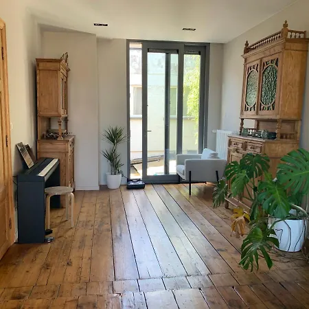 Habitación en casa particular With Private Bathroom In A Remodeled House In The Center Of Gante